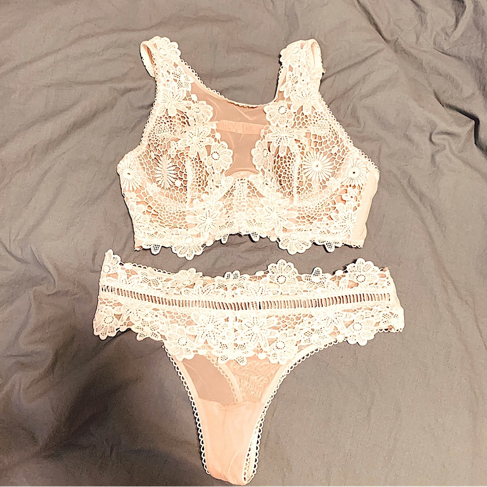 Victoria's Secret Dream Angels Floral Appliqué Longline 34B Bralette SET